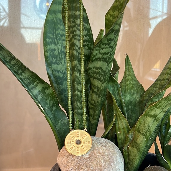 18 karat gold and peridot necklace - Picture 11 of 12